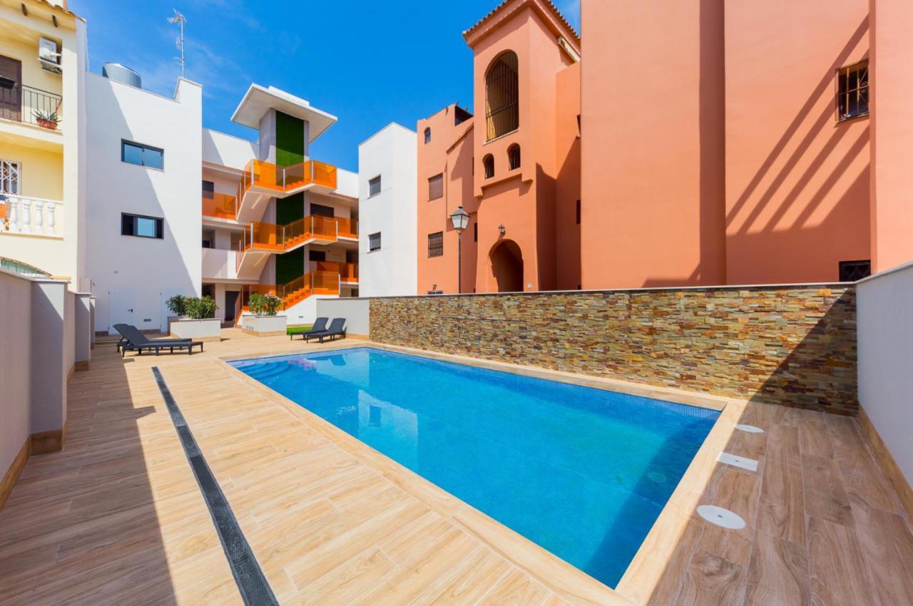 Beach And Рool Torrevieja Bagian luar foto